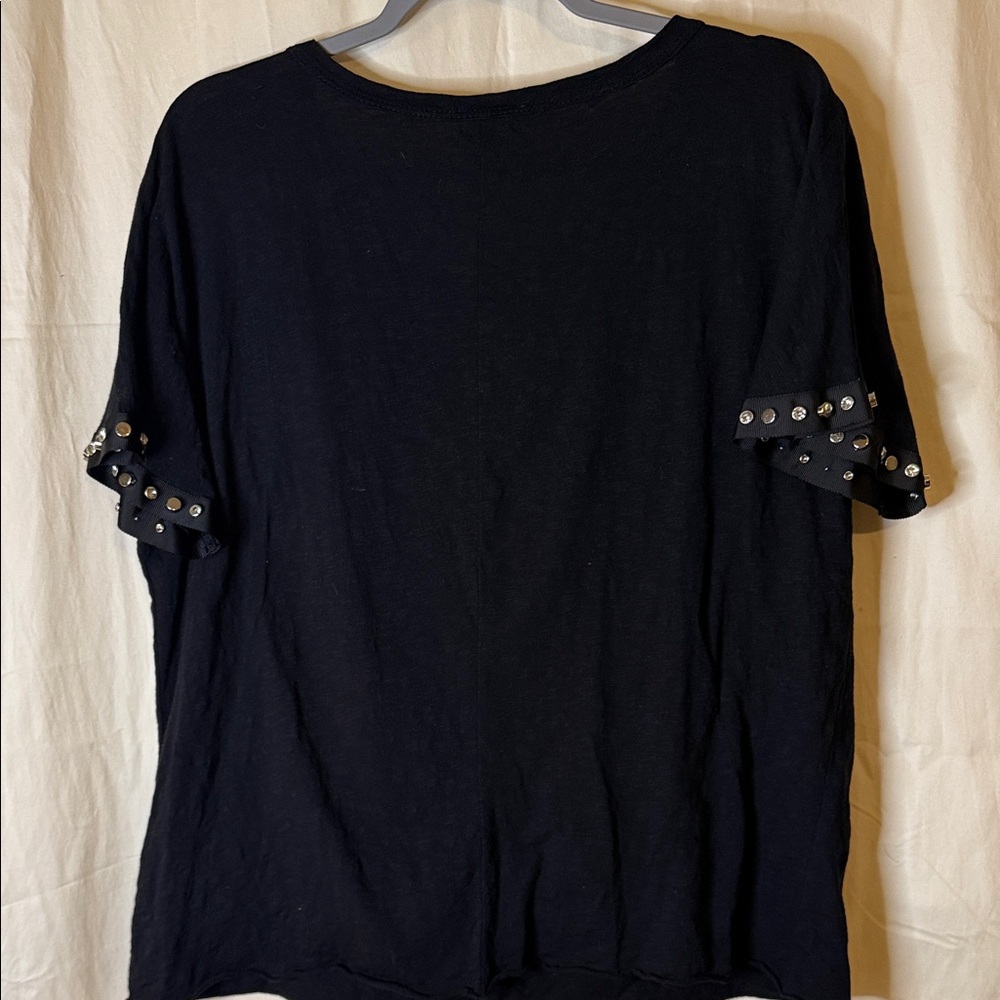 Vocal Cream and Black Fleur-de-Lis Label Tee - Picture 5 of 5
